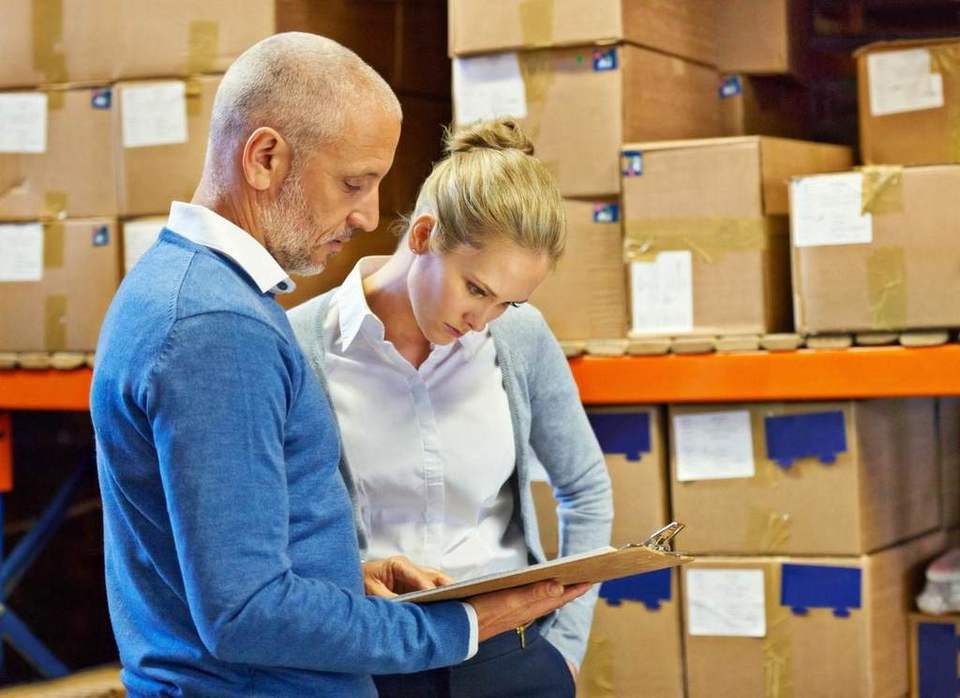 Guia prático: dimensionar volume e controlar estoque no atacado adulto pedido mínimo