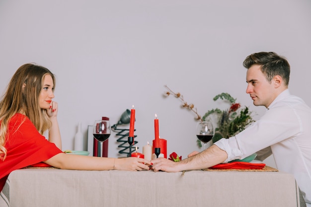 Dia dos Namorados: Como os Produtos Eróticos Podem Fortalecer o Vínculo Entre Casais